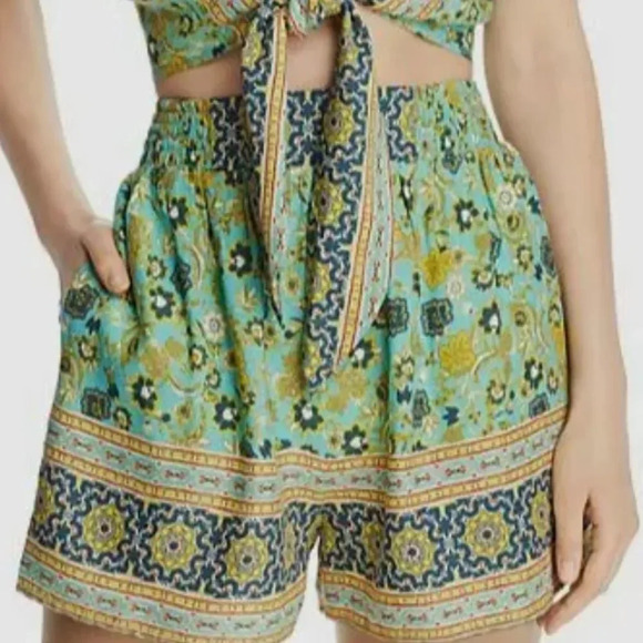 NWT Band of Gypsies High-Waisted Fiji Print Shorts - Picture 5 of 5
